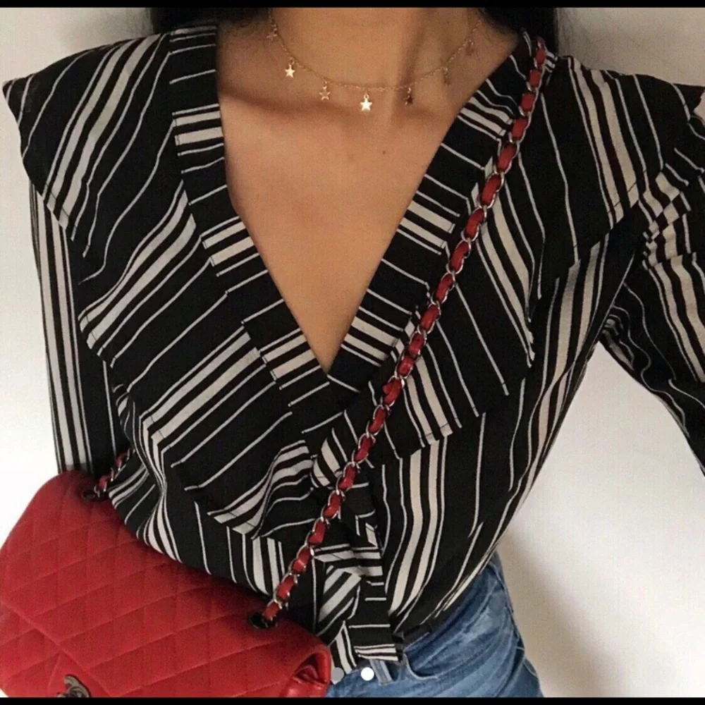 BNIB Gold Star Necklace ⭐️ - Picture 5 of 5